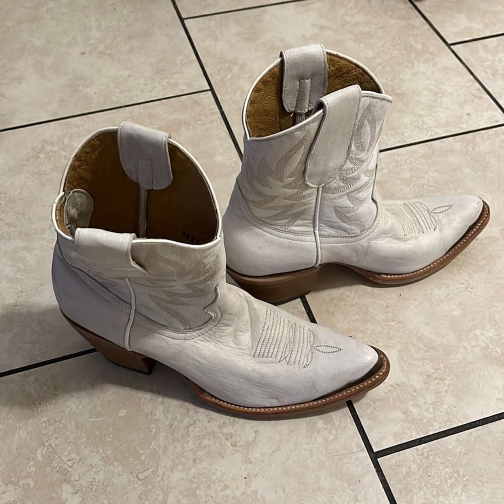 Isyllwild cowboy boots